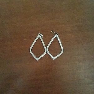Diamond shape earing